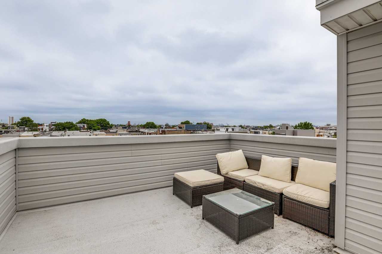 1322 S Mole St - Photo 3 of 20