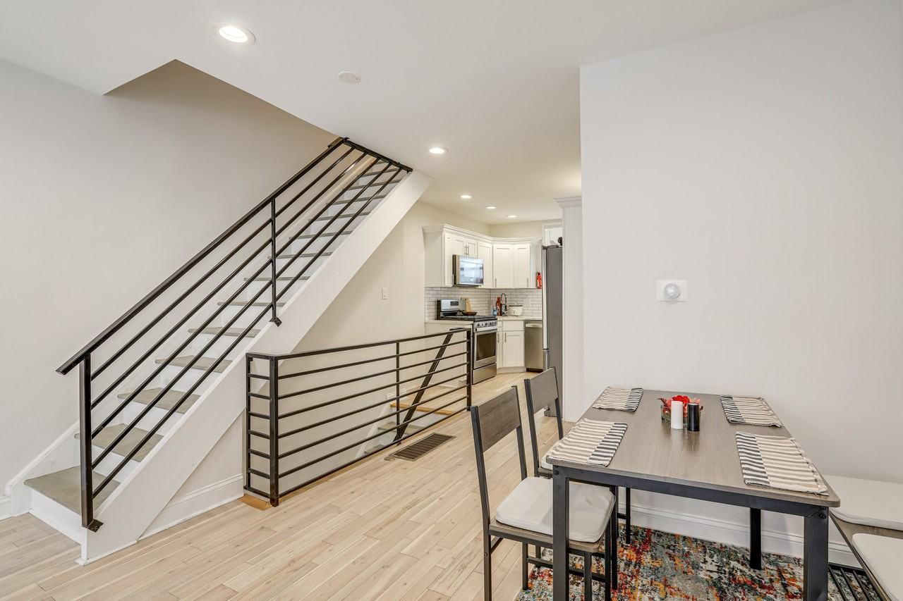 1322 S Mole St - Photo 6 of 20