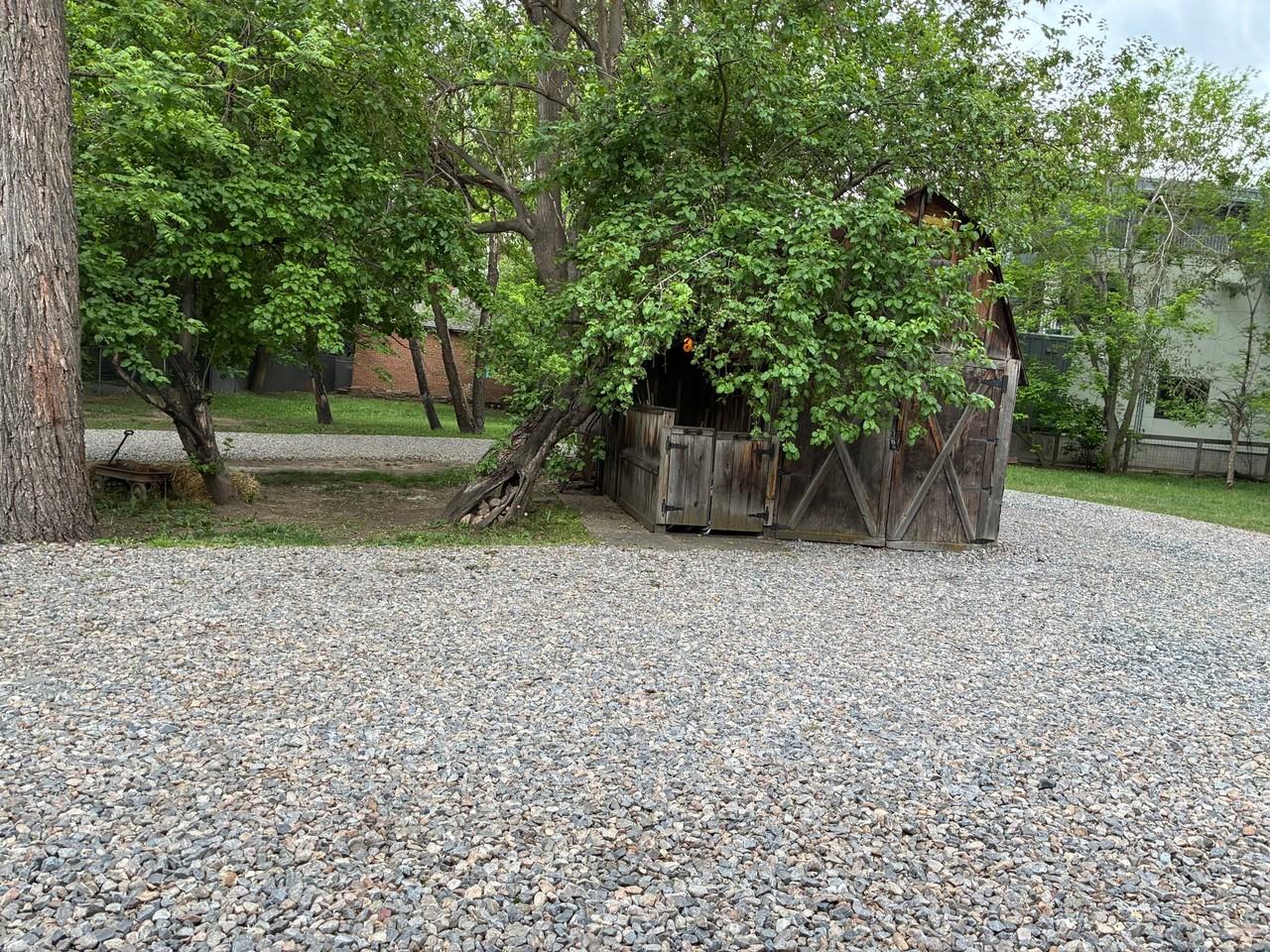 2108 Walnut St - Photo 4 of 7
