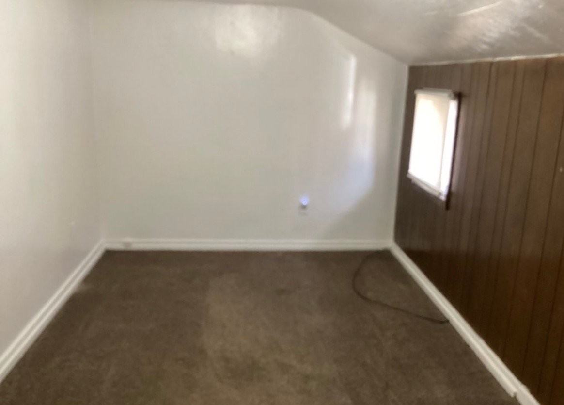 517 1/2 Hill Ave - Photo 4 of 9