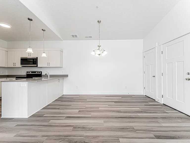 13714 S Hanley Ln #301 - Photo 4 of 10