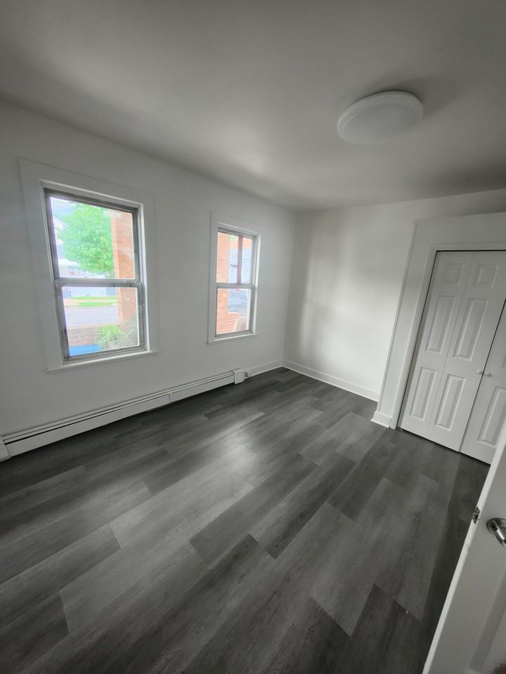 178 Redmond St #1 - Photo 3 of 9