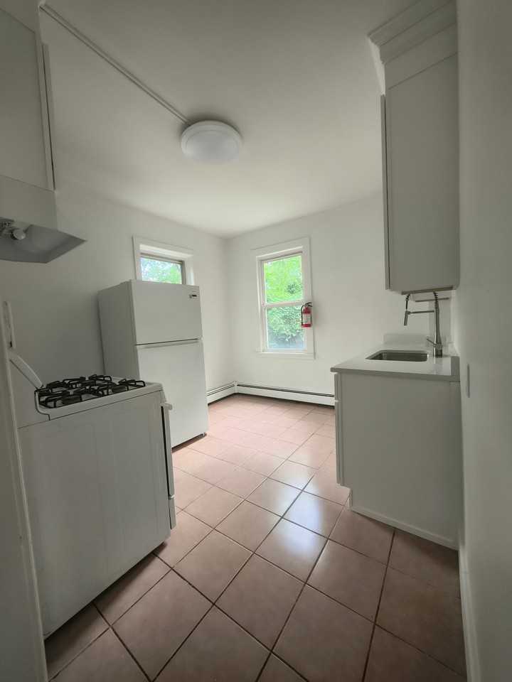 178 Redmond St #1 - Photo 4 of 9