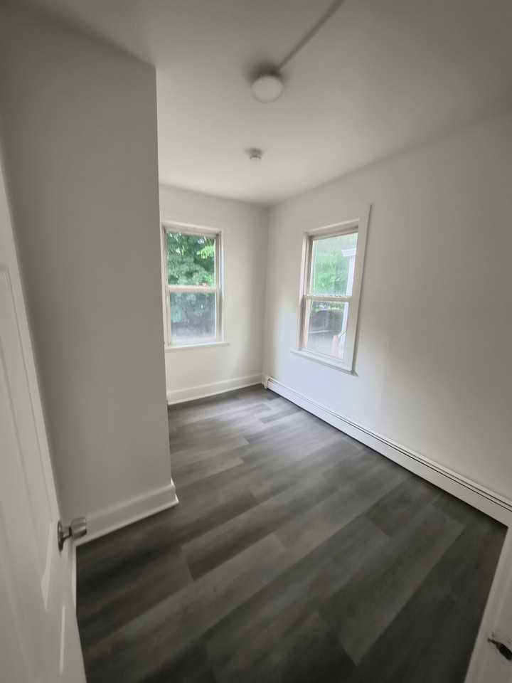 178 Redmond St #1 - Photo 5 of 9
