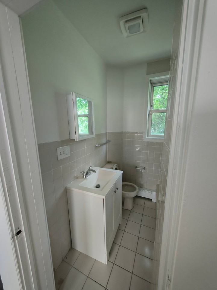 178 Redmond St #1 - Photo 6 of 9