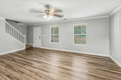 413 Queens Dr Sw - Photo 2 of 9