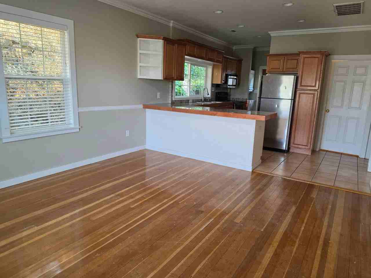 608 E 4th St - Photo 5 of 19