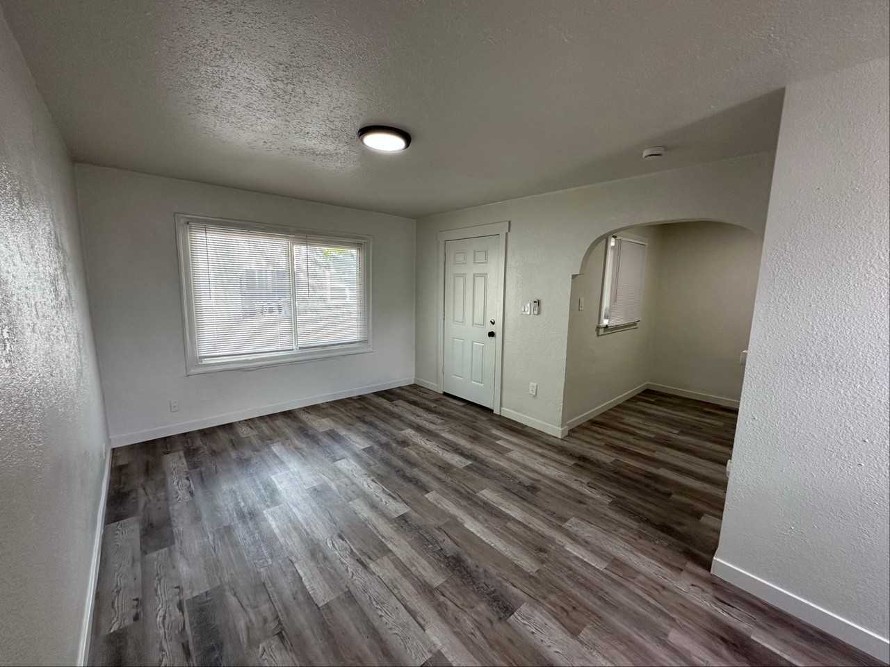 614 E St #5 - Photo 2 of 8