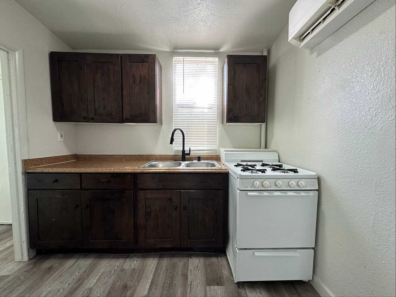 614 E St #5 - Photo 3 of 8