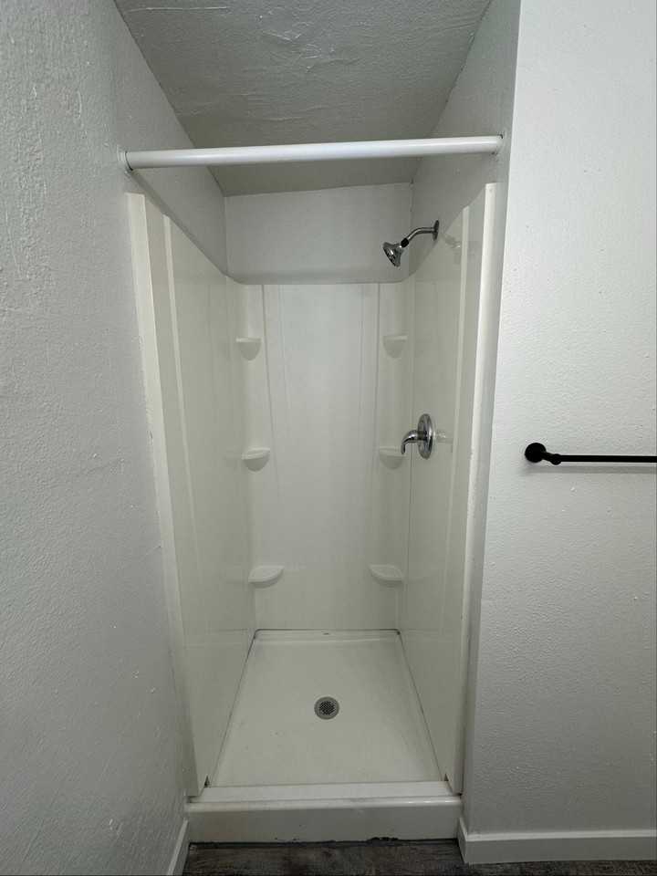 614 E St #5 - Photo 7 of 8