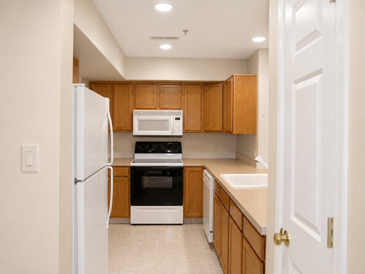 140 Horseshoe Dr - Photo 7 of 10