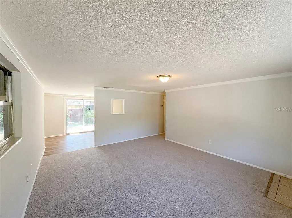 638 Blackthorn Dr - Photo 2 of 7