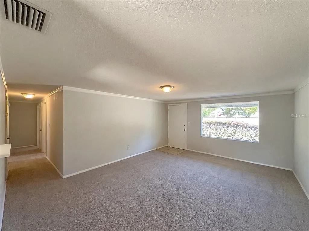 638 Blackthorn Dr - Photo 3 of 7