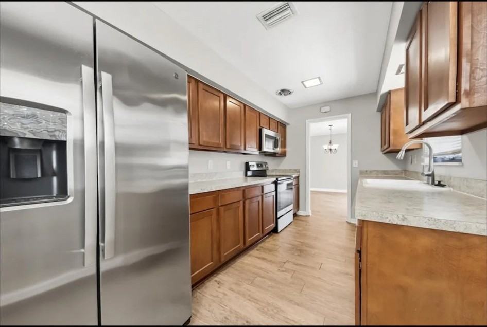 4635 Waverly Ln - Photo 4 of 11