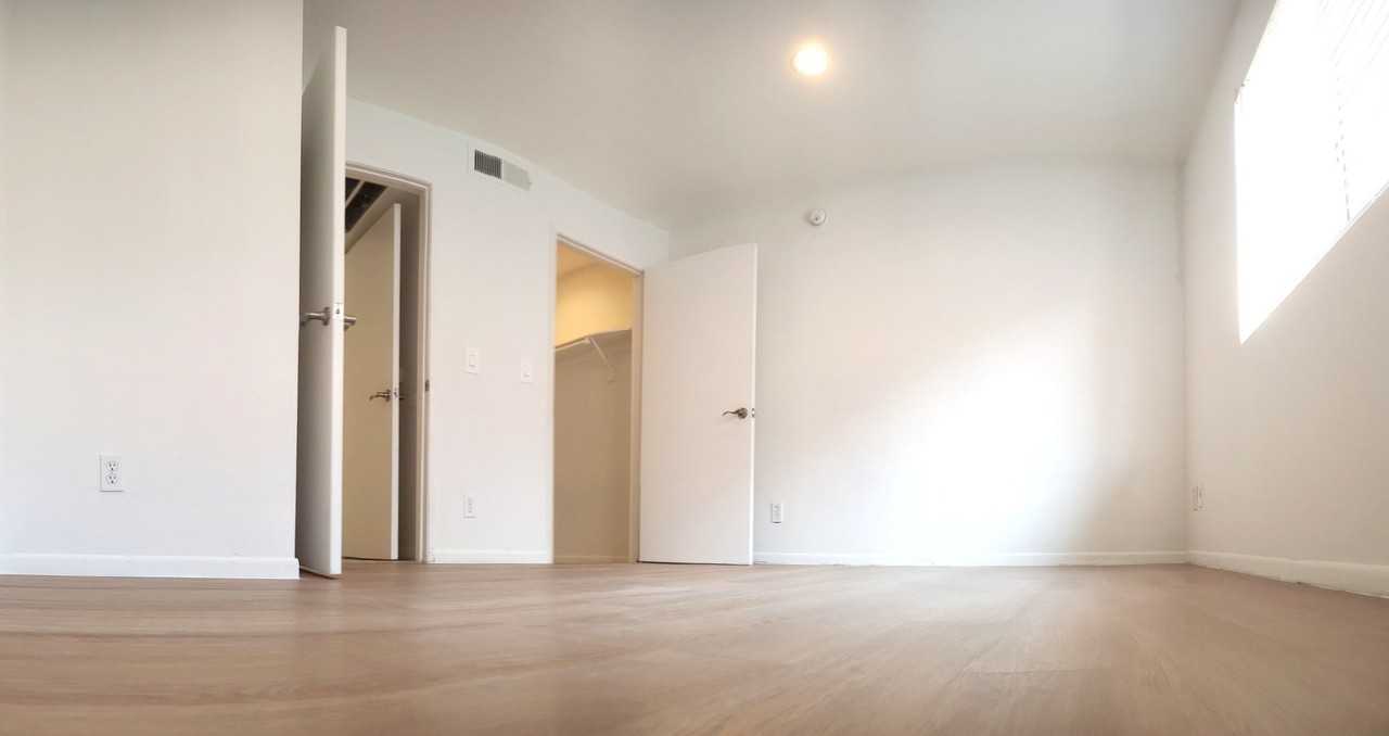 11020 Hesby St #1 - Photo 5 of 18