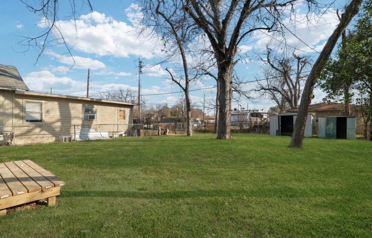 2042 Hicks Ave - Photo 3 of 13