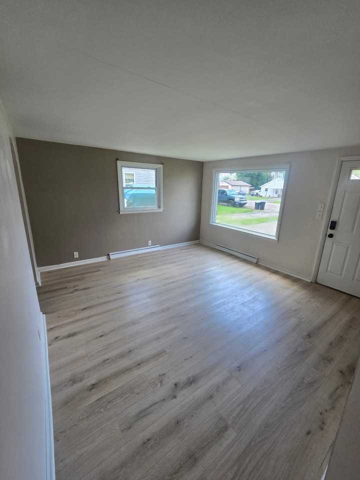 130 4th Ave - Photo 2 of 8