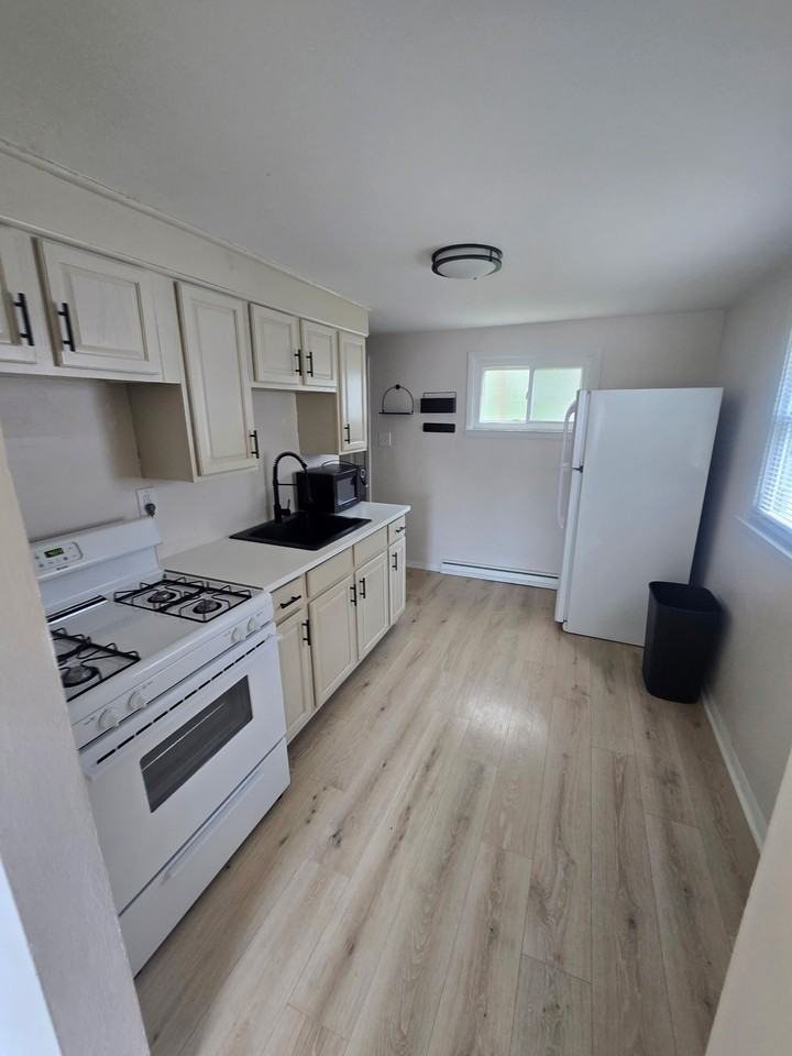 130 4th Ave - Photo 3 of 8