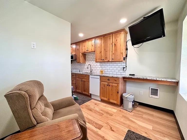 745 Ne Belknap St #ADU - Photo 2 of 11