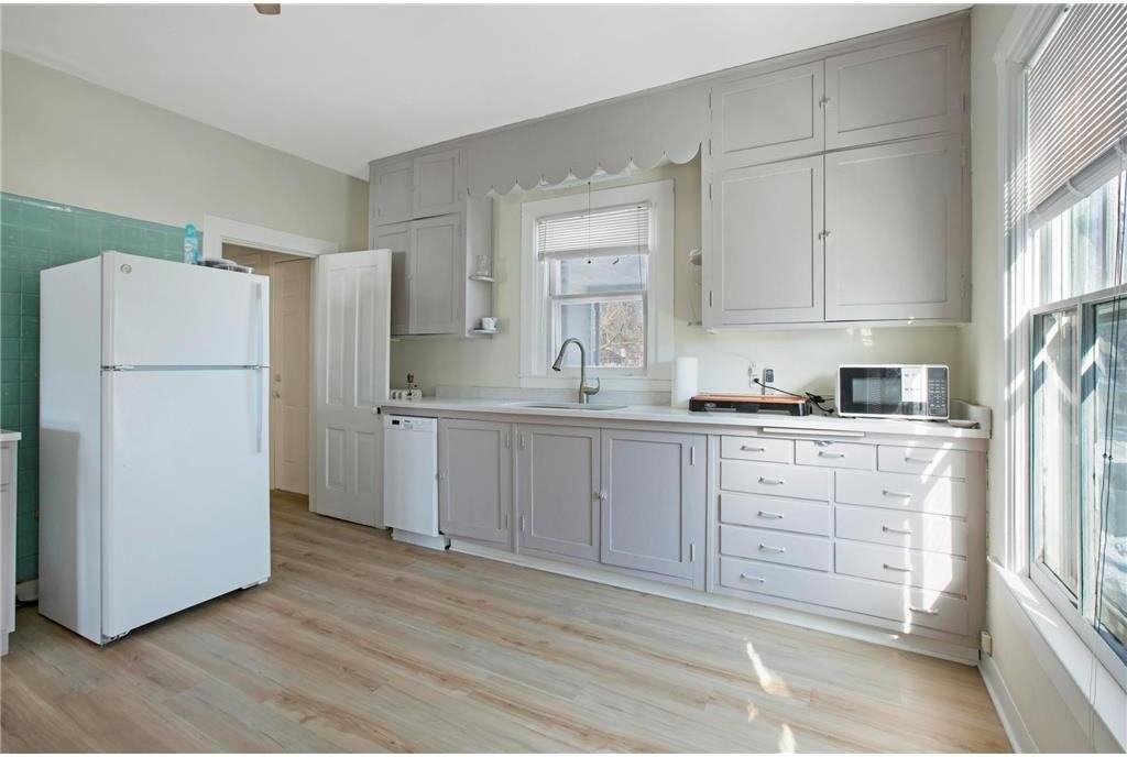 333 W 2nd St #3 - Photo 4 of 10