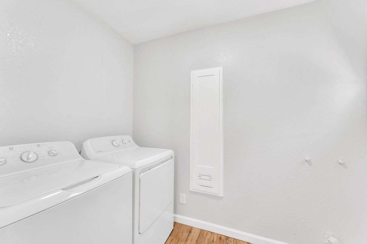 916 Poplar Ave - Photo 5 of 9