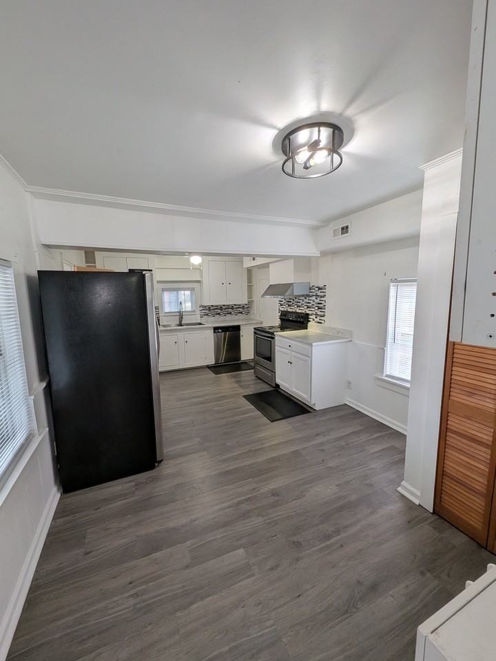 120 N Central St - Photo 4 of 20