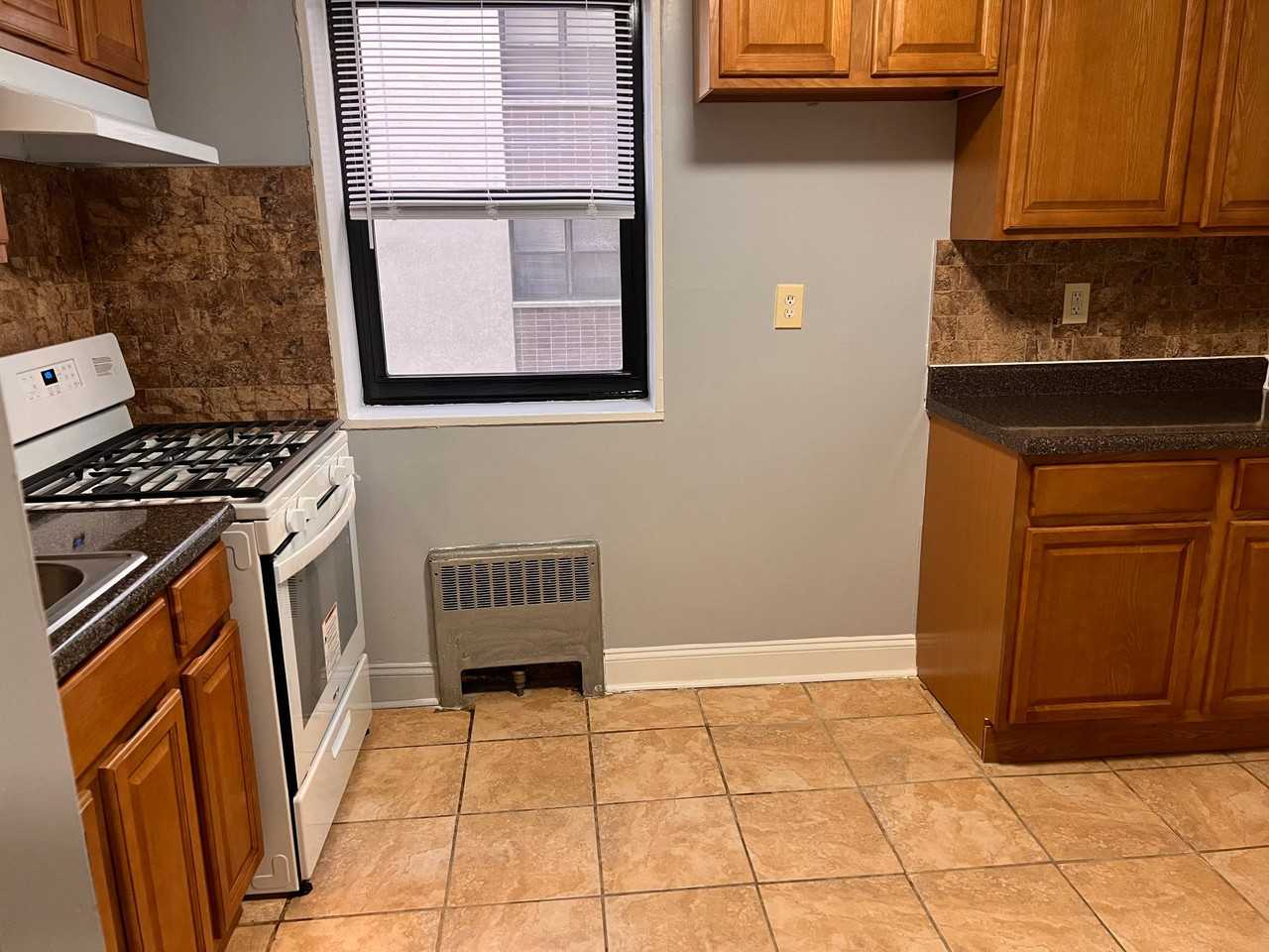33 S Munn Ave #2E - Photo 2 of 4