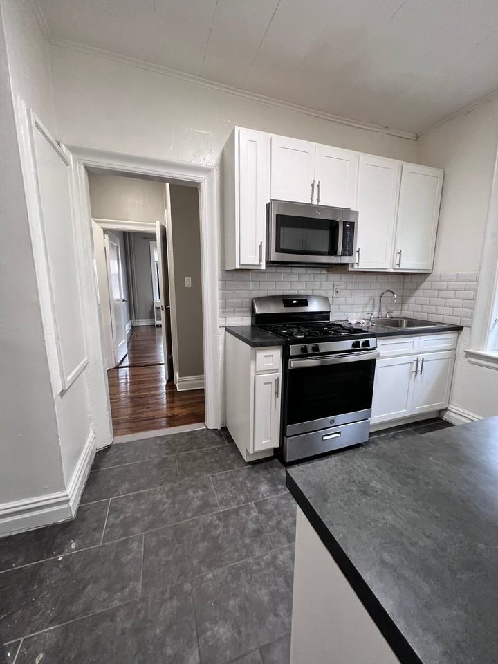 93 Fairview Ave #D5 - Photo 3 of 4