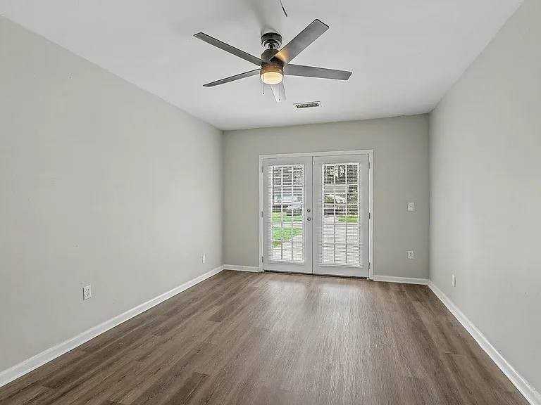 108 Bee St - Photo 7 of 17