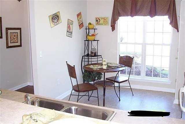 1 Twin Oaks Pl - Photo 4 of 17