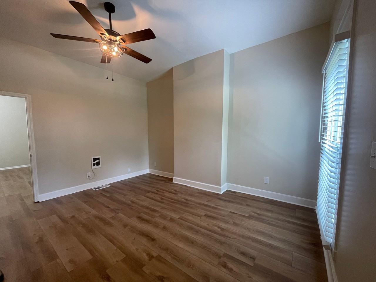 1417 Rufer Ave - Photo 5 of 13