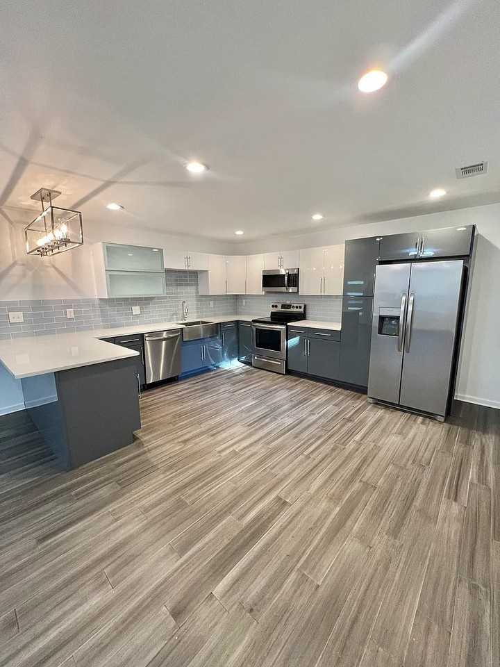 1131 Regent St Sw - Photo 3 of 10