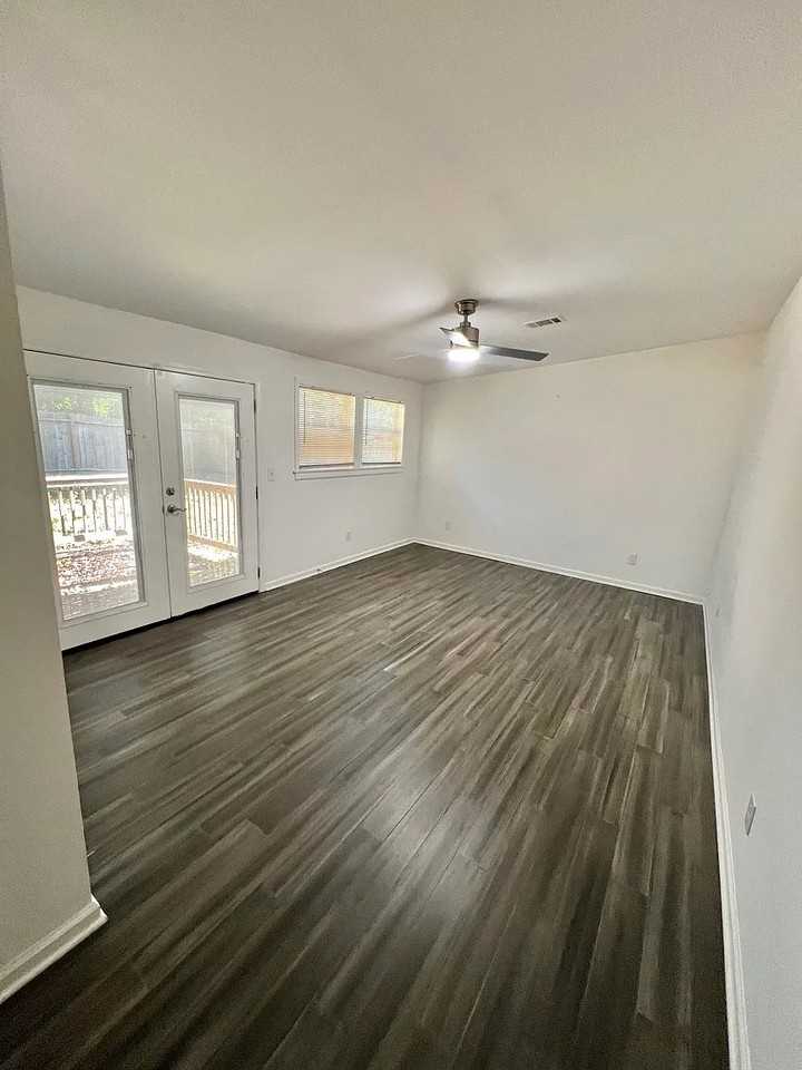 1131 Regent St Sw - Photo 7 of 10