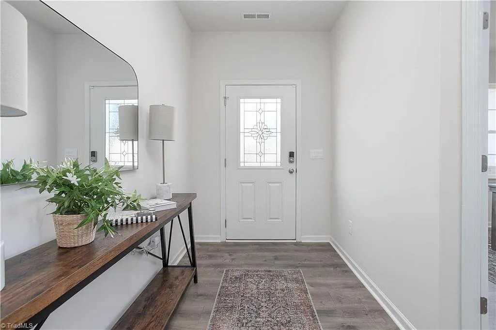 151 Lisa Ln - Photo 2 of 27