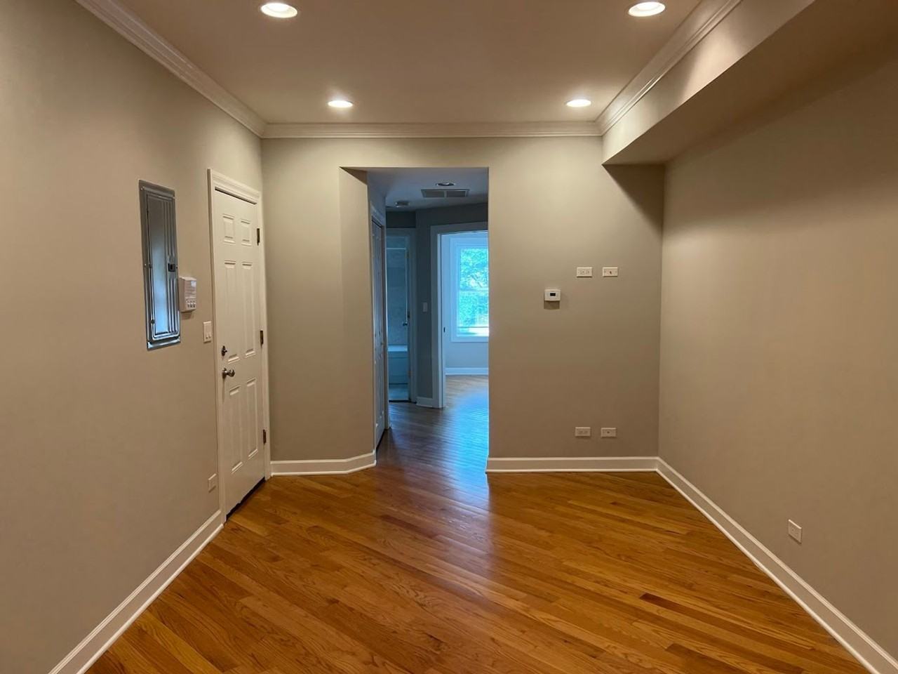 Well-Maintained West Rogers Park Apartments With Two Baths - Photo 5 of 26