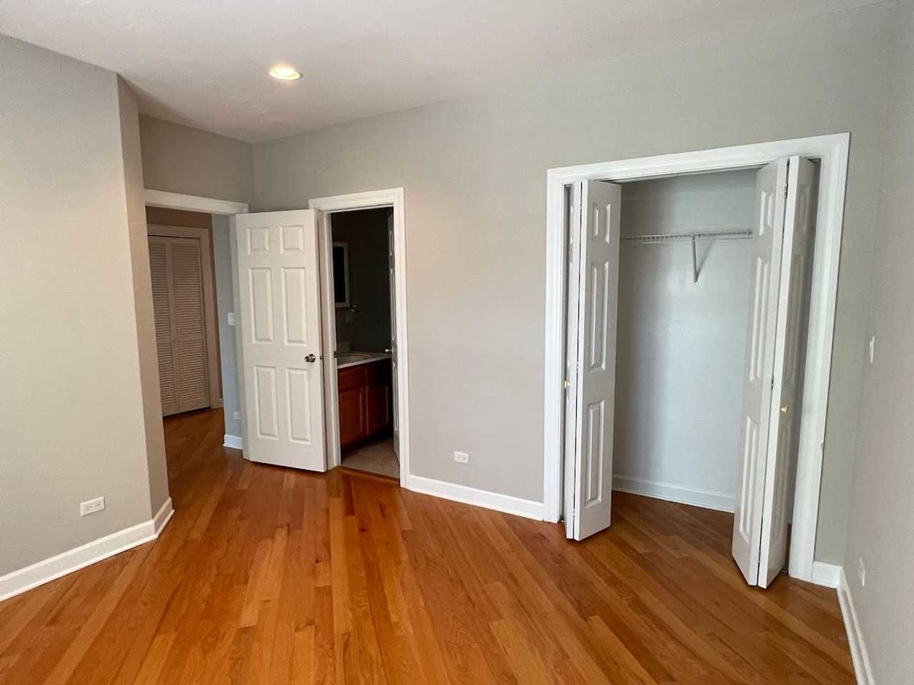 Well-Maintained West Rogers Park Apartments With Two Baths - Photo 7 of 26