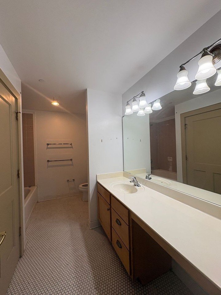 Theresa Park Loft Apartments - Photo 6 of 28