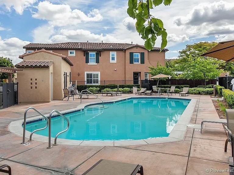 13295 Calle Del Campo #3 - Photo 4 of 33