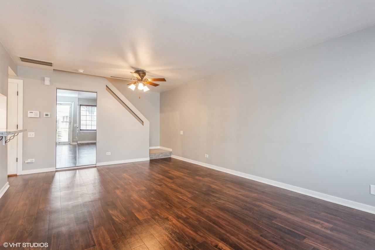 437 Thomas Jefferson Ct #437 - Photo 3 of 13