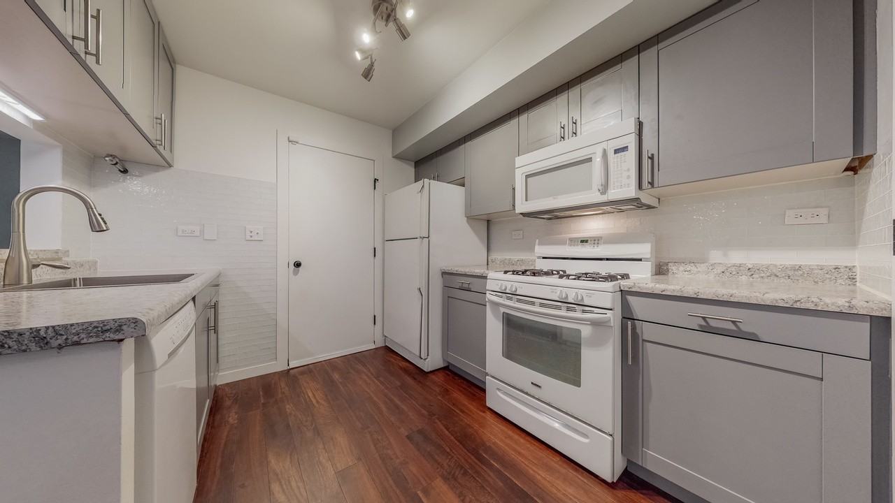 437 Thomas Jefferson Ct #437 - Photo 5 of 13