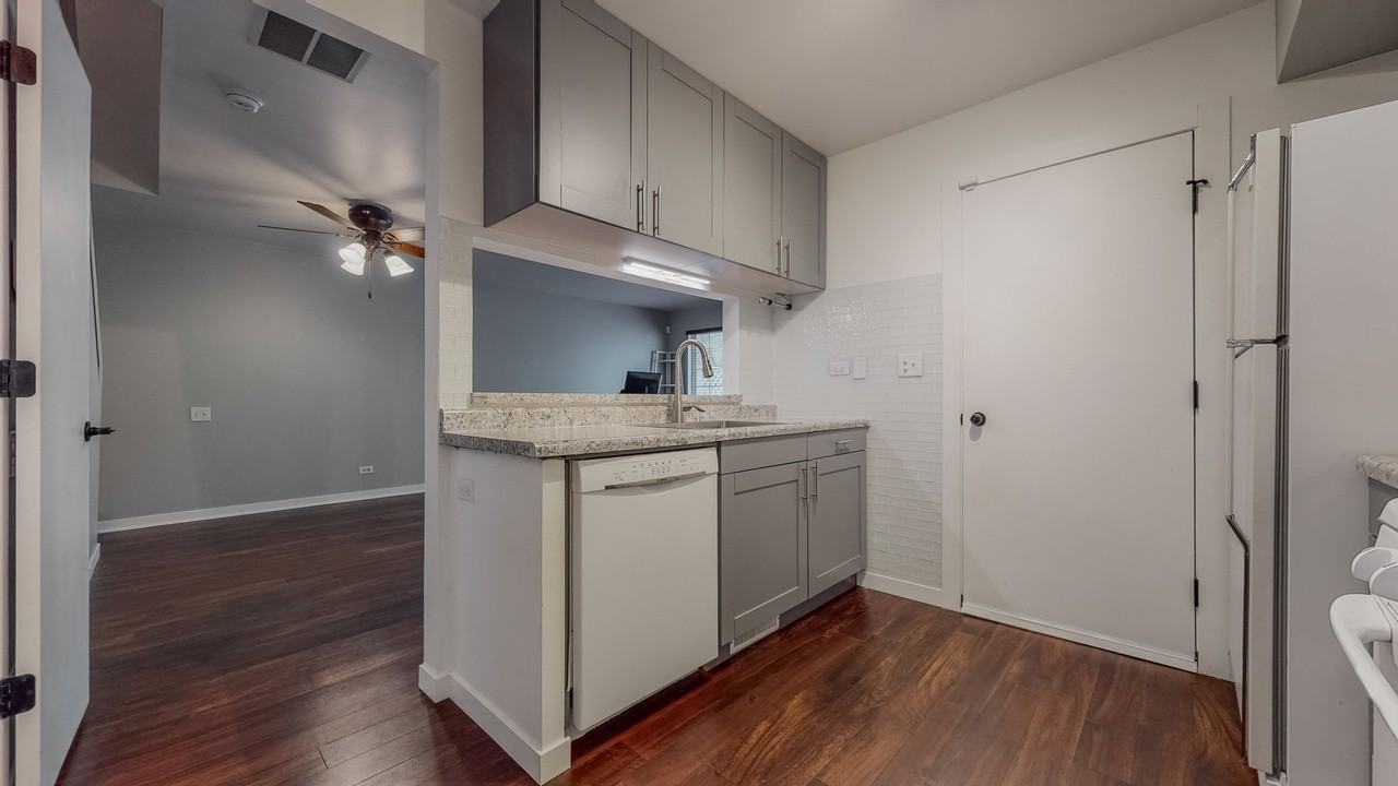 437 Thomas Jefferson Ct #437 - Photo 6 of 13