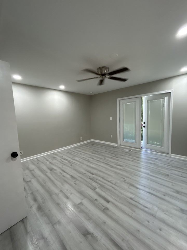 555 Glencove Dr #NA - Photo 6 of 15