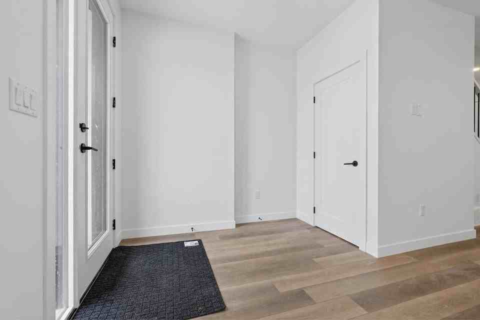9651 86 St Nw - Photo 3 of 15