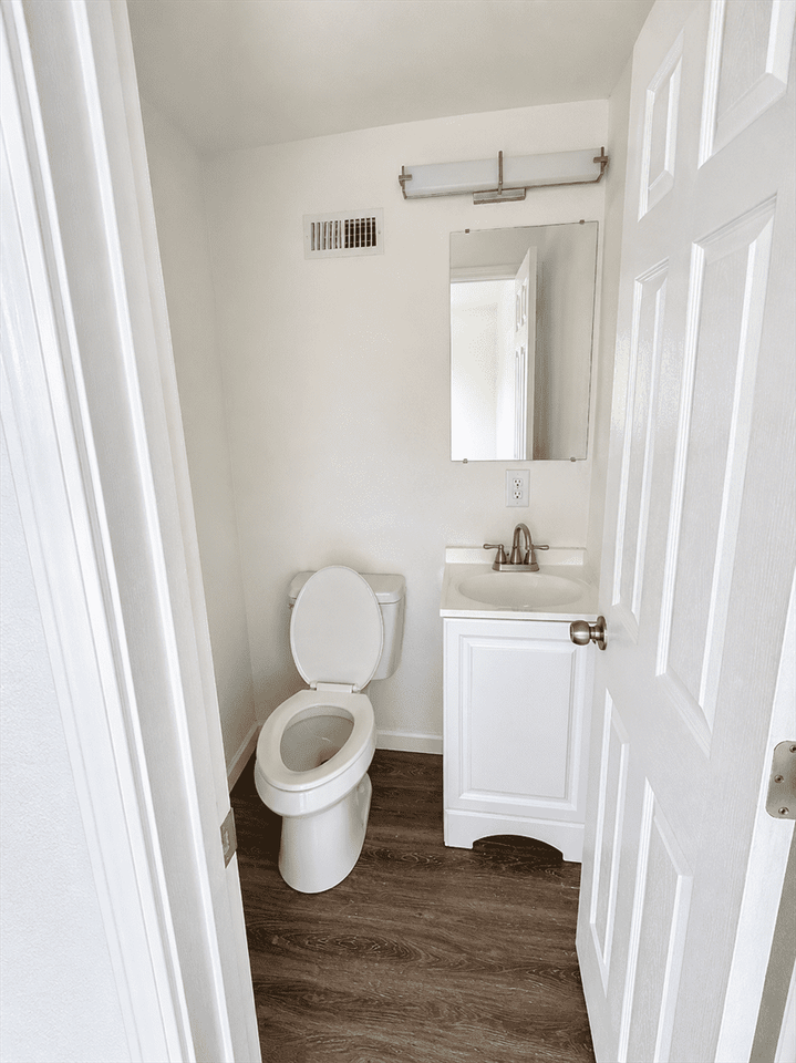 2034 Catalpa Dr #E - Photo 3 of 10