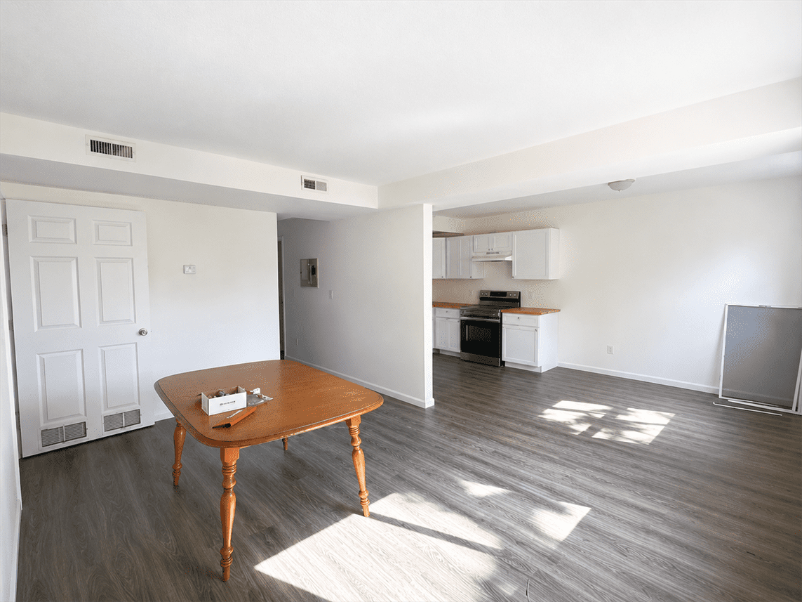 2034 Catalpa Dr #E - Photo 4 of 10