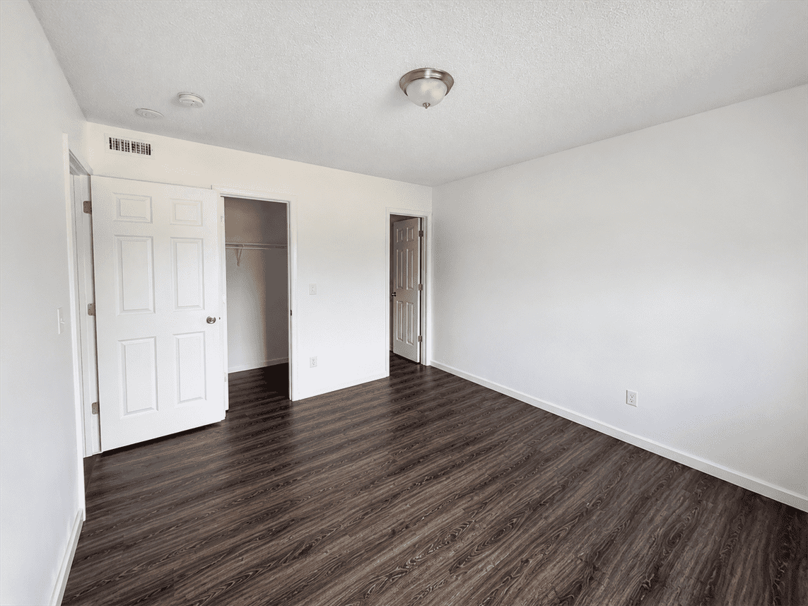 2034 Catalpa Dr #E - Photo 6 of 10