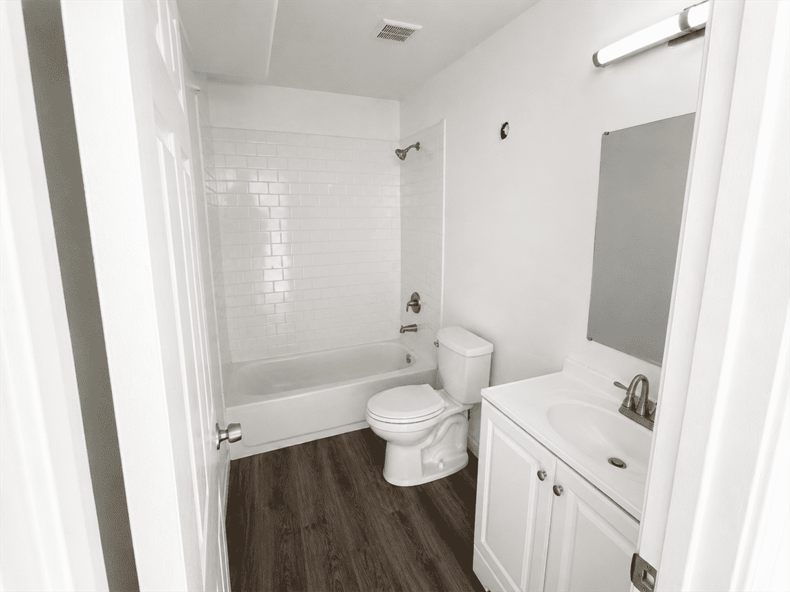 2034 Catalpa Dr #E - Photo 7 of 10