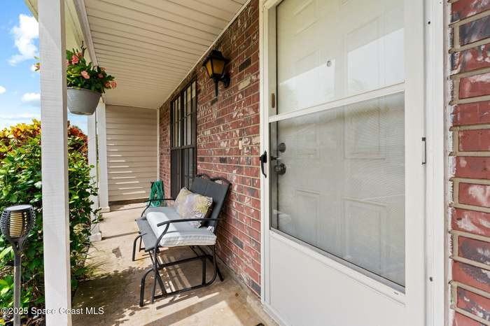 1517 Manor Dr Ne #NA - Photo 3 of 44