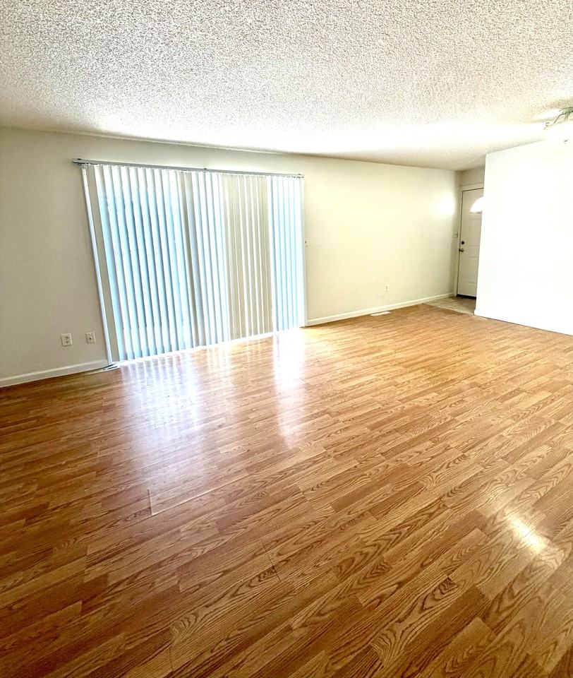 8019 Wolff St #D - Photo 3 of 15
