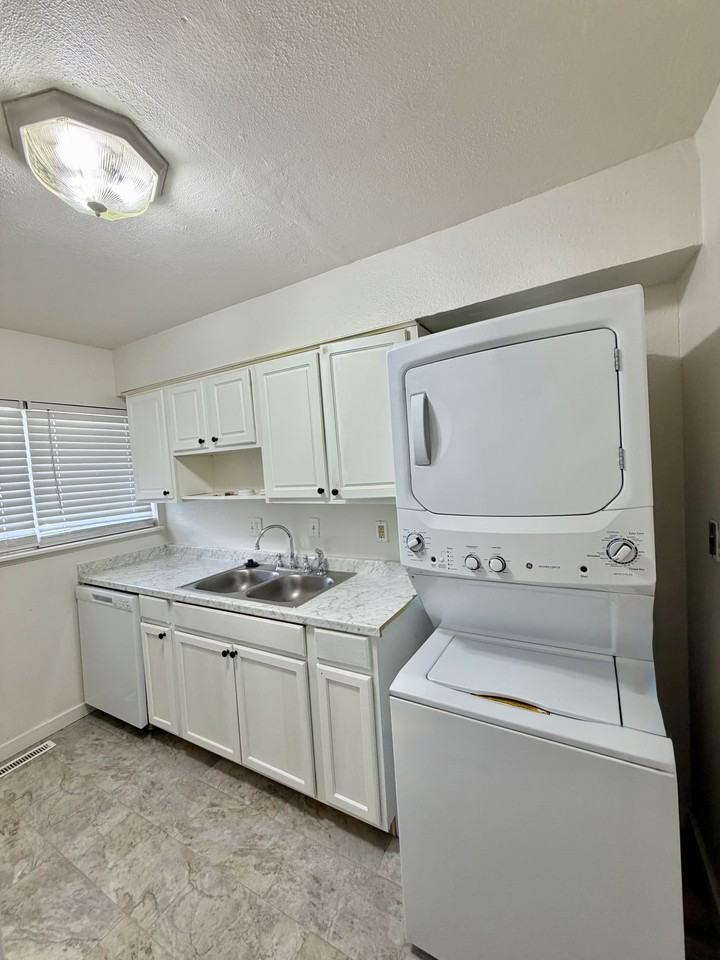 8019 Wolff St #D - Photo 5 of 15